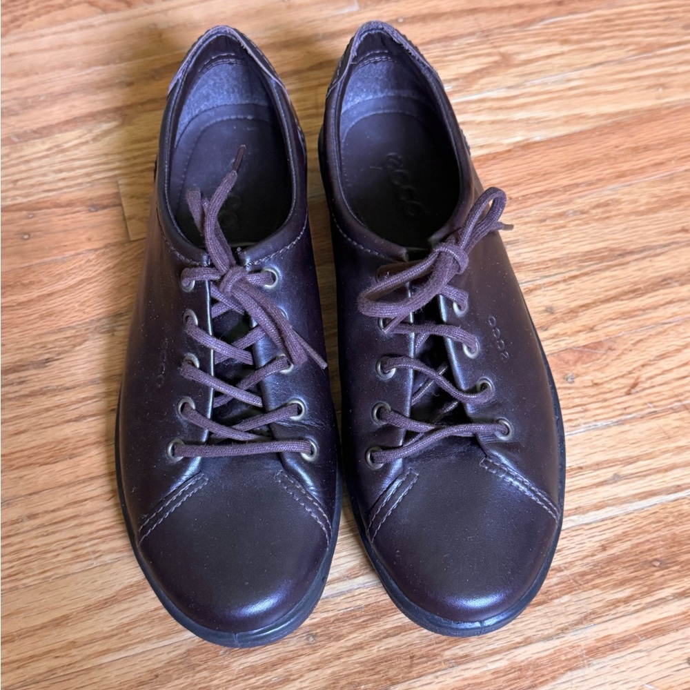 Ecco brown minimalist leather lace up shoes
